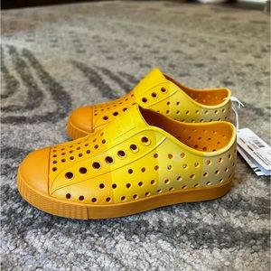 NWT yellow Crayola Natives